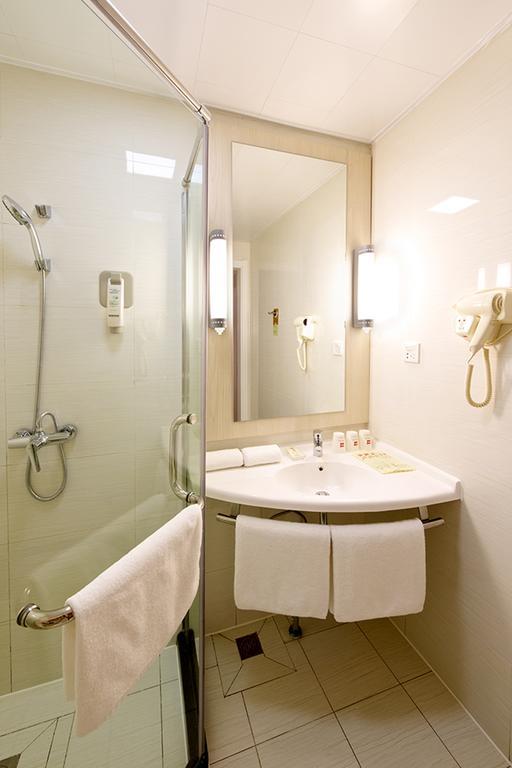 Ibis Dalian Zhongshan Square Exterior photo