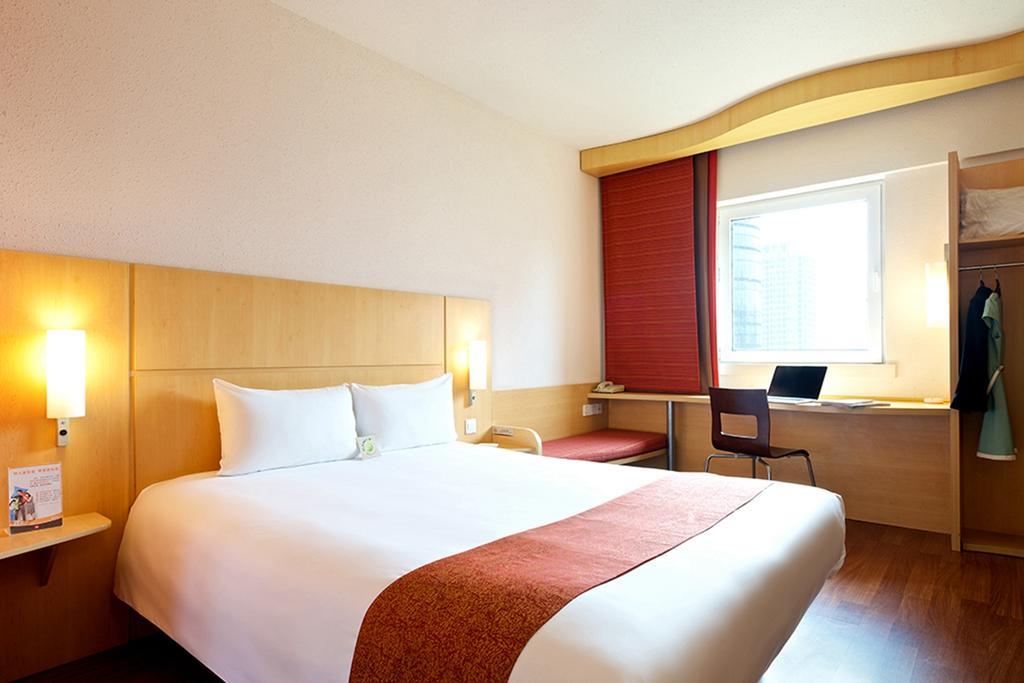 Ibis Dalian Zhongshan Square Exterior photo