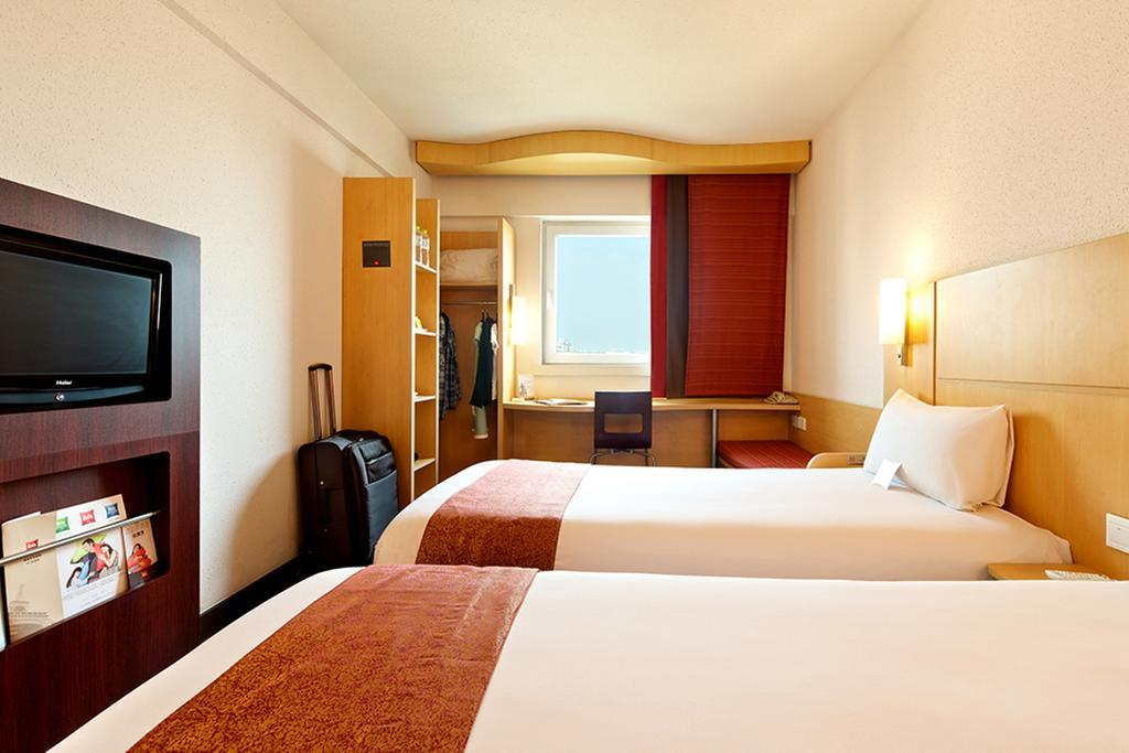 Ibis Dalian Zhongshan Square Exterior photo