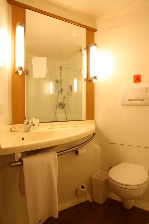 Ibis Dalian Zhongshan Square Exterior photo