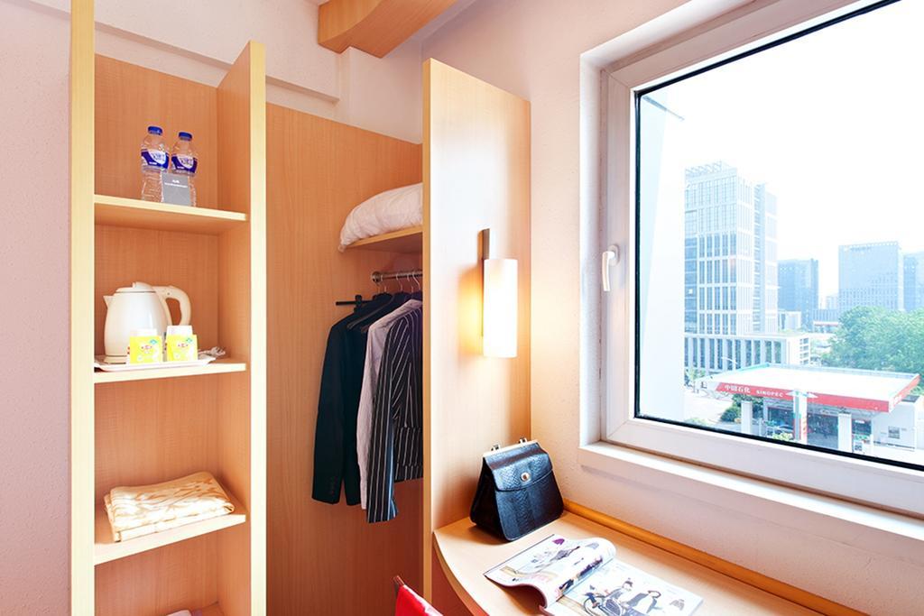 Ibis Dalian Zhongshan Square Exterior photo