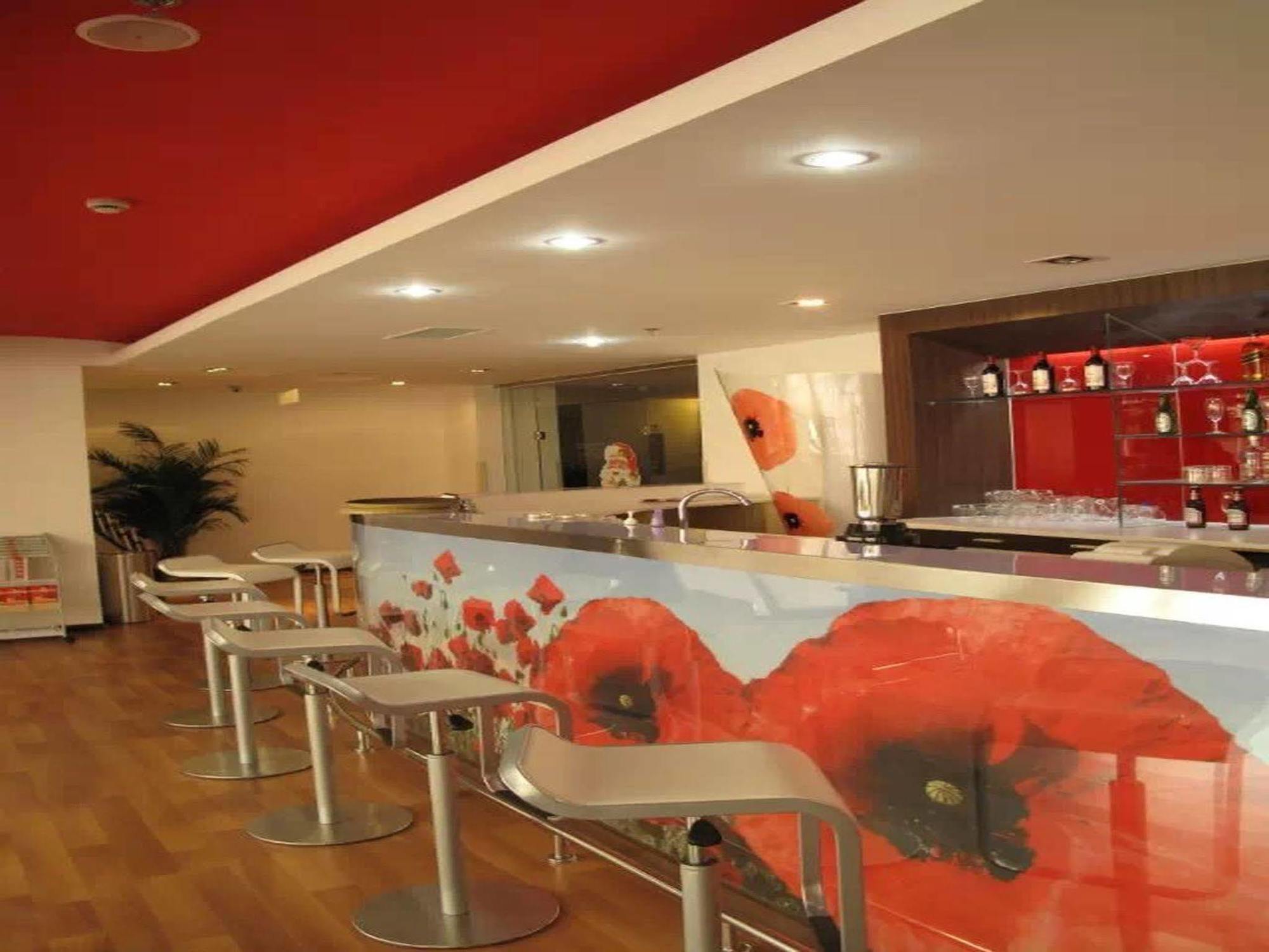 Ibis Dalian Zhongshan Square Exterior photo