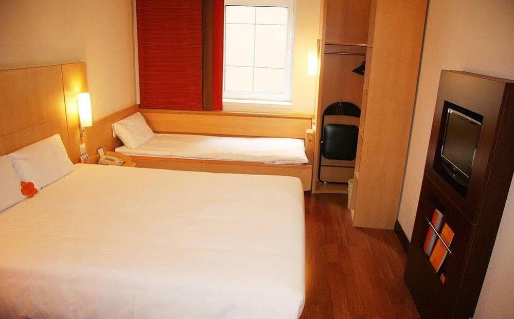 Ibis Dalian Zhongshan Square Exterior photo