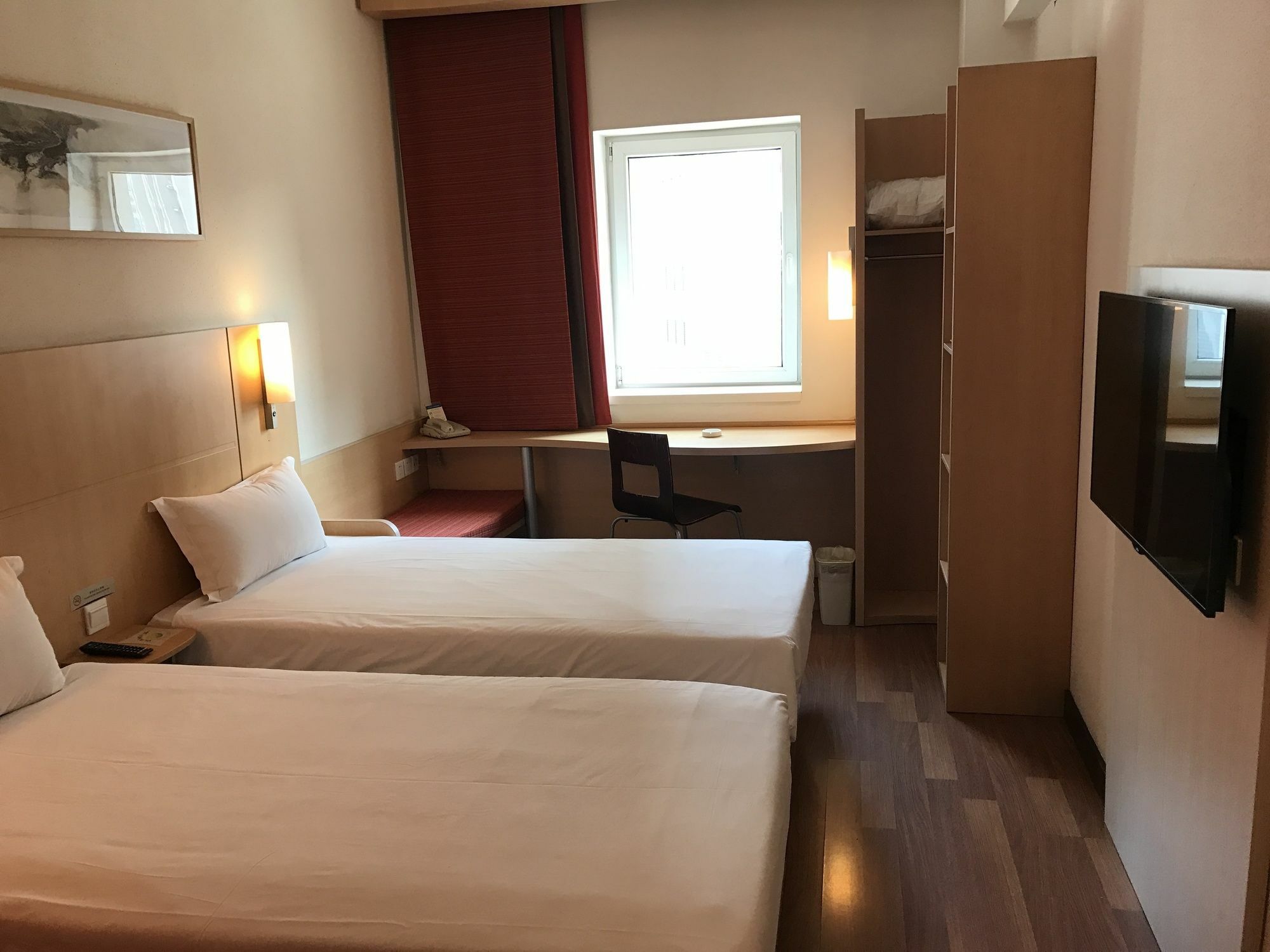 Ibis Dalian Zhongshan Square Exterior photo